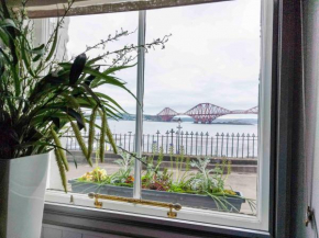 Edinburgh Coastal Cottage : 20 min train to City Centre : Spectacular Views of Forth Bridges